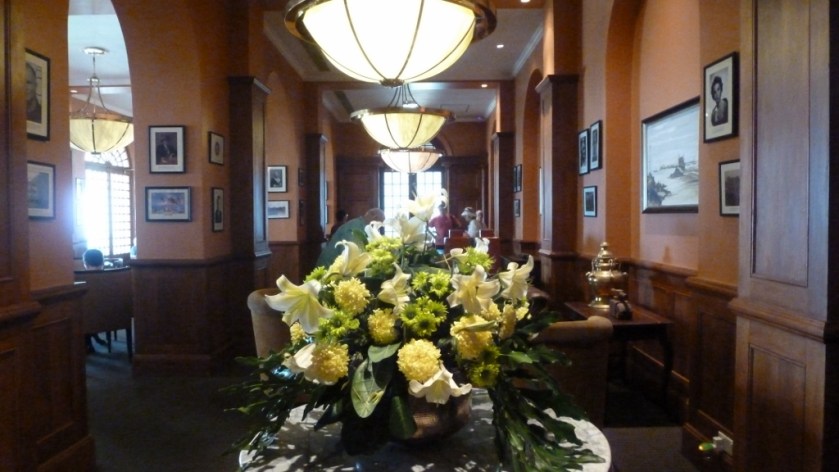 another view of the Traveler's Bar a the Galle Face Hotel