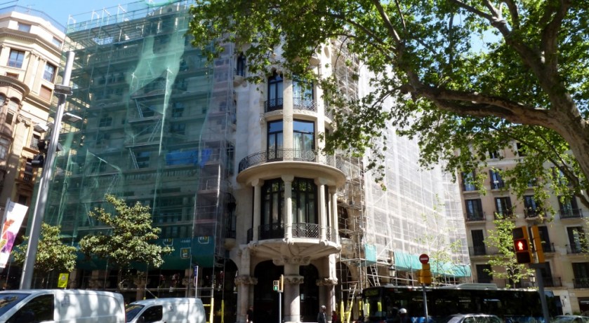 Casa Fuster shrouded in scaffolding with only the corner still visible.