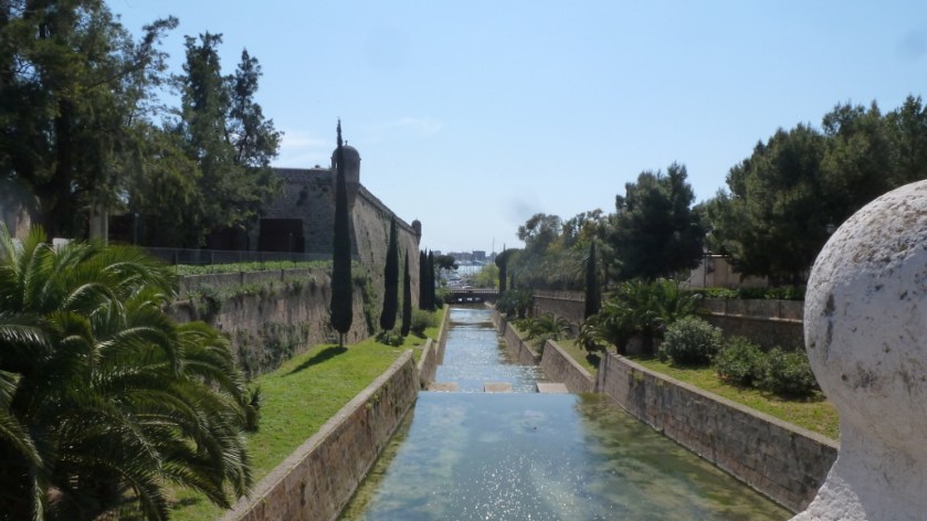 The Sa Riera flowing to the sea.