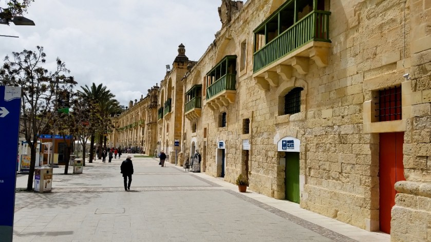 the day ends back in Valletta with some shopping on the dock.