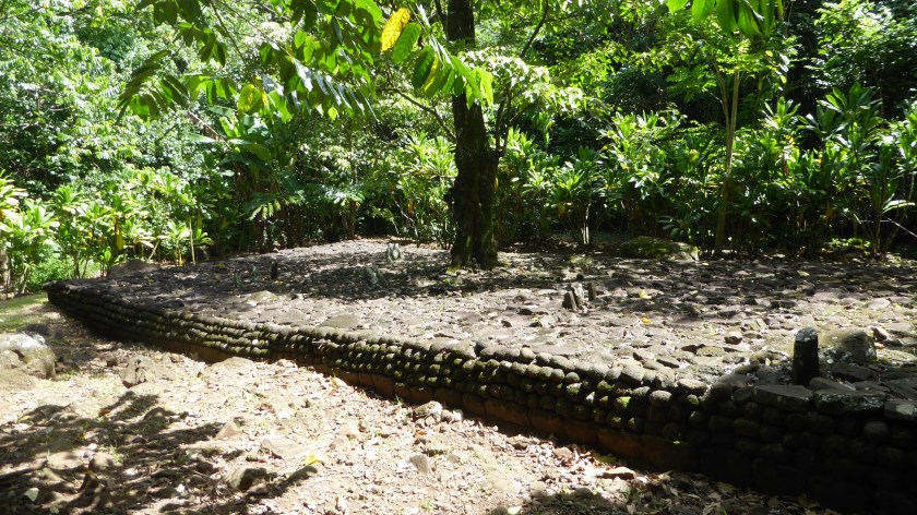 Marae i te Ti'i Roa.  An Ancient Religiuos Site