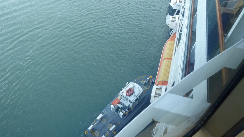 The pilot boat picking up the canal pilot.