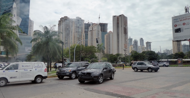 Lots of cars but they move along pretty well with round-abouts.