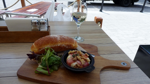 Sandy's baked brie and Pinot Gris