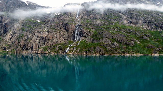 And then the sun comes out and Prins Christian Sund glimmers!