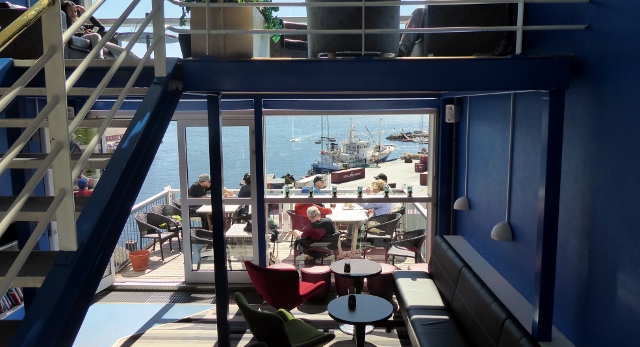 Nice little eaing and drinking areas in the hotel.