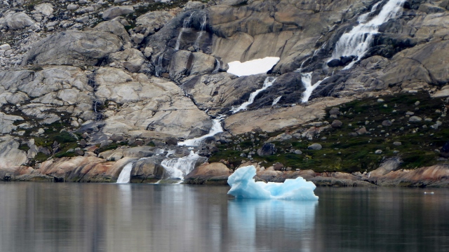 A mini berg and 2 waterfalls.