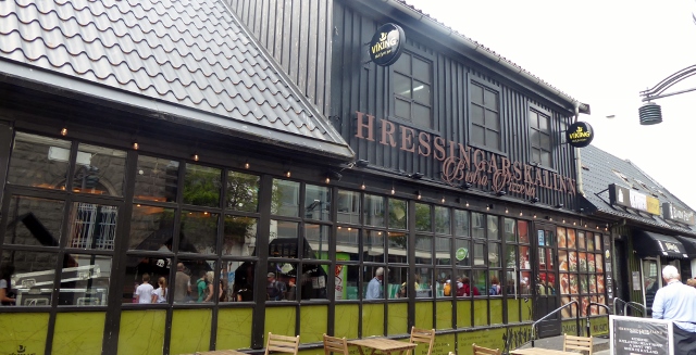 Lunchtime for us.   Pizza Margherita and Viking beer was just perfect.