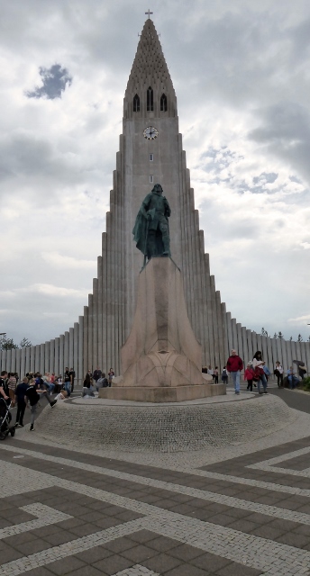 The Leif Erikson statue in front of Hallgrimskirkja (Lutheran Parish Church).