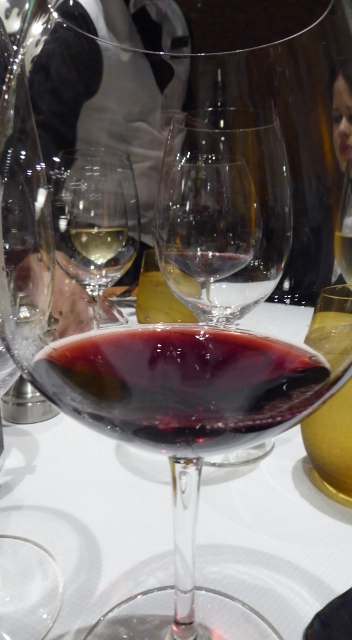 This is a full bodied wine with a berry aroma and a fruity finish.