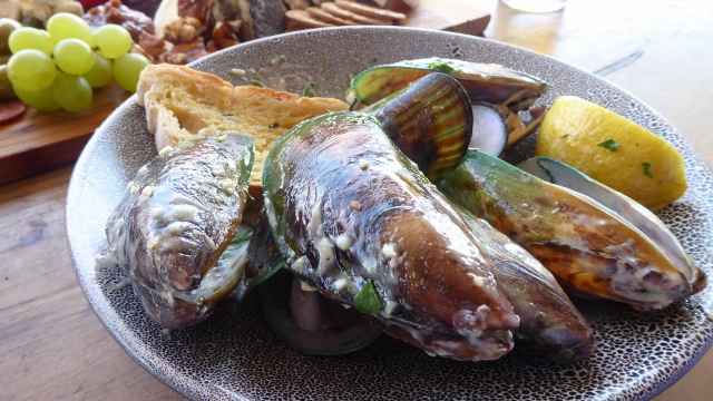 Lunch consisted of the famous Green Mussles of New Zealand.