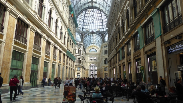.....and the grand ambiance of the Galleria di Umberto I.