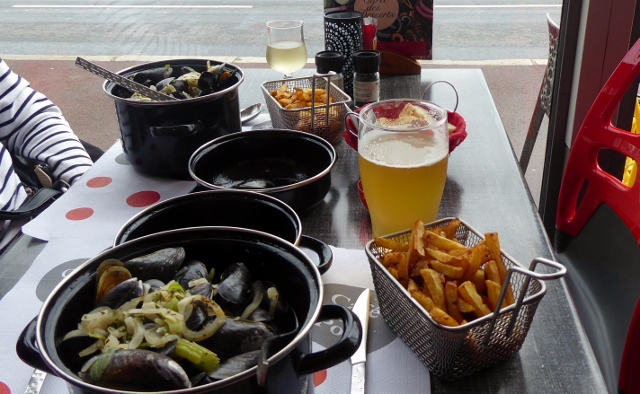 We ordered the mussels along with pomme frites and our afternoon libations.
