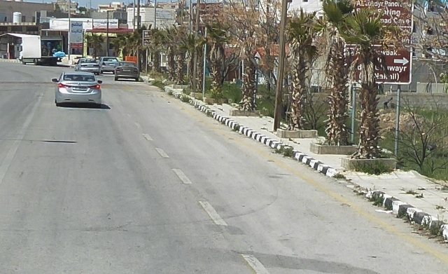 A last, we are entering the town of Al Muthallith just outside Shoubak Castle.