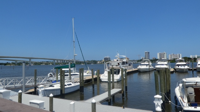 It's easy for boaters to come for lunch!