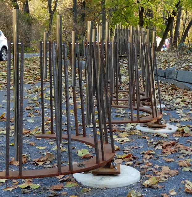 The curved chimes play Fur Easton by John Gossick.