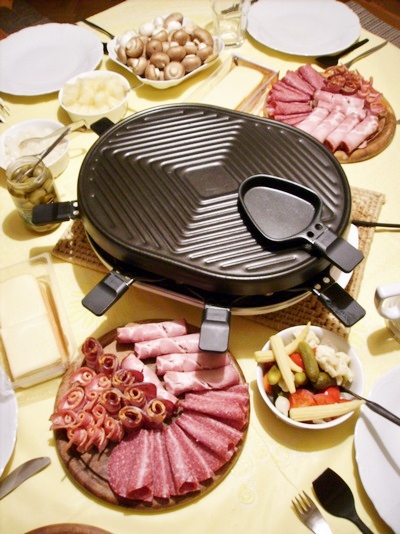 Raclette Dinner (Wikipedia photo by Klaus-Dieter Keller, Germany)