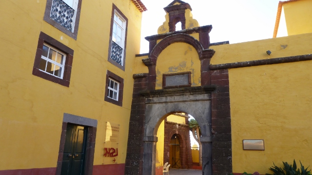 Fortaleza de Sao Tiago (Fort Santiago)