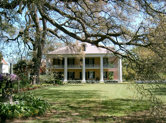 Houmas House was built in 1840 by John Smith Preston.